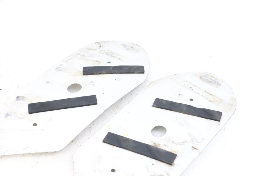 photo de FLOOR PANEL RUBBER PEUGEOT KISBEE 2T 50 (2018 - 2022) - Zoom on usage condition