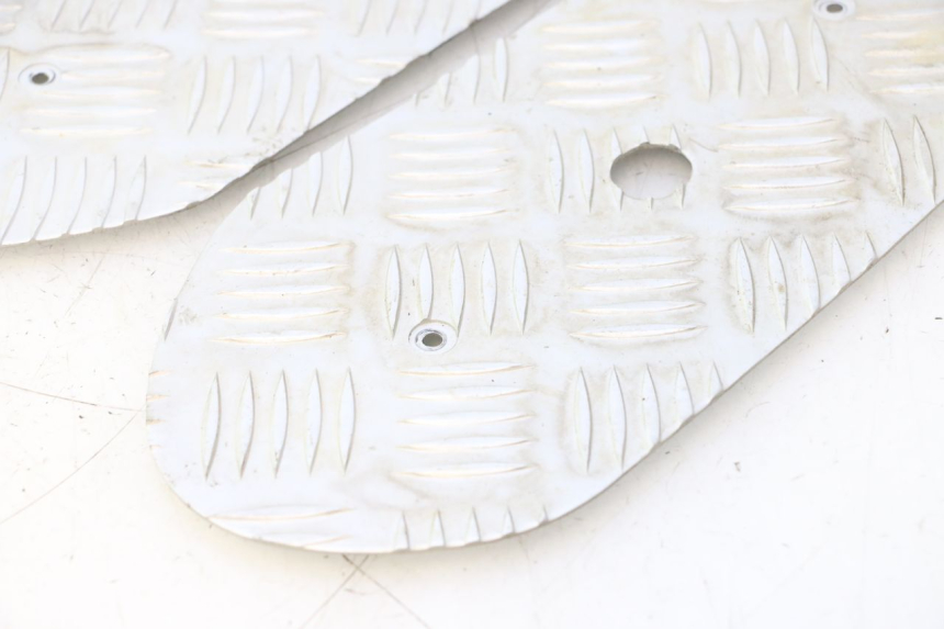photo de FLOOR PANEL RUBBER PEUGEOT KISBEE 4T 50 (2023 - 2026) - Fixing points details