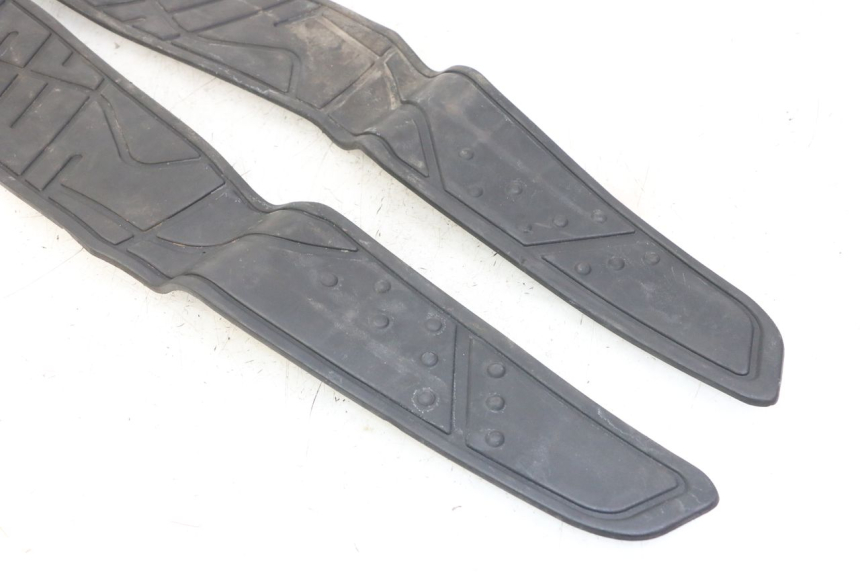 photo de FLOOR PANEL RUBBER KYMCO XCITING 500 (2007 - 2010) - Zoom on usage condition