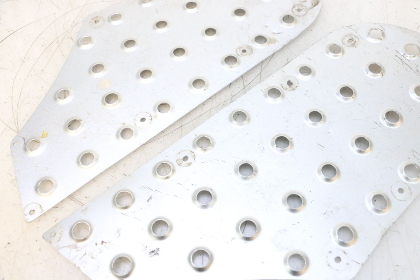 photo de FLOOR PANEL RUBBER KEEWAY MATRIX RX9 125 (2006 - 2007) - Zoom on usage condition
