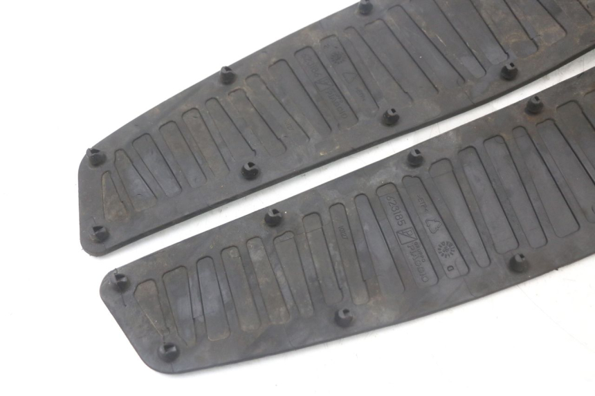 photo de FLOOR PANEL RUBBER PIAGGIO MP3 HPE 350 (2018 - 2020) - Additional view of the item
