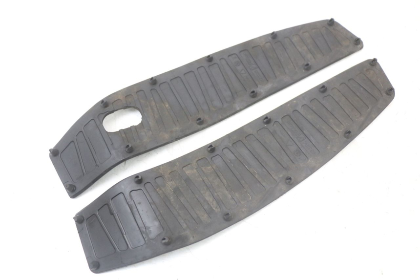 photo de FLOOR PANEL RUBBER PIAGGIO MP3 HPE 350 (2018 - 2020) - Fixing points details