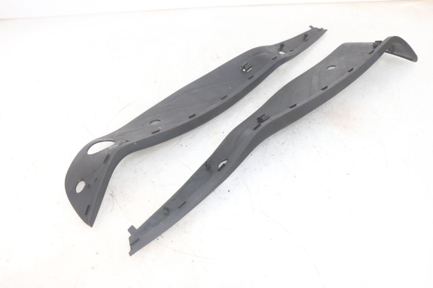 photo de FLOOR PANEL RUBBER PIAGGIO MP3 HPE 300 (2019 - 2026) - Component detail