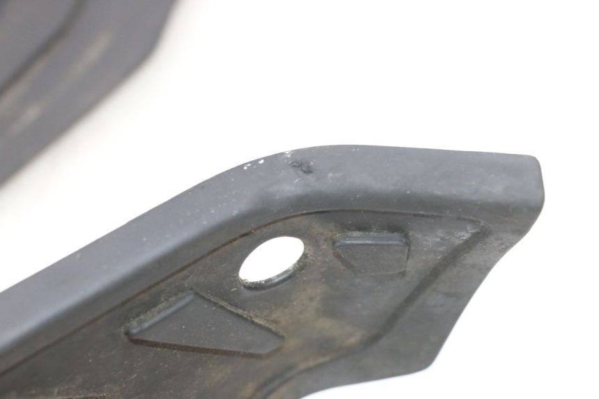 photo de FLOOR PANEL RUBBER PIAGGIO MP3 HPE 530 (2022 - 2026) - Fixing points details