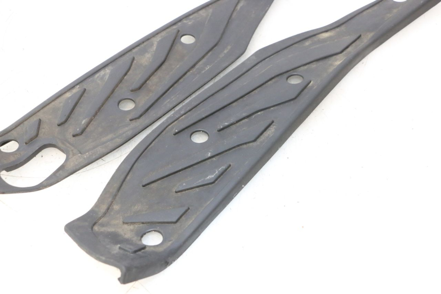 photo de FLOOR PANEL RUBBER PIAGGIO MP3 HPE 530 (2022 - 2026) - Surface and material condition