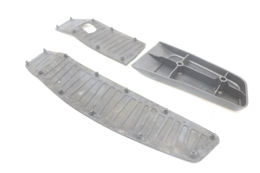 photo de FOOTBOARD MAT PIAGGIO MP3 LT 400 (2007 - 2012) - Zoom on usage condition