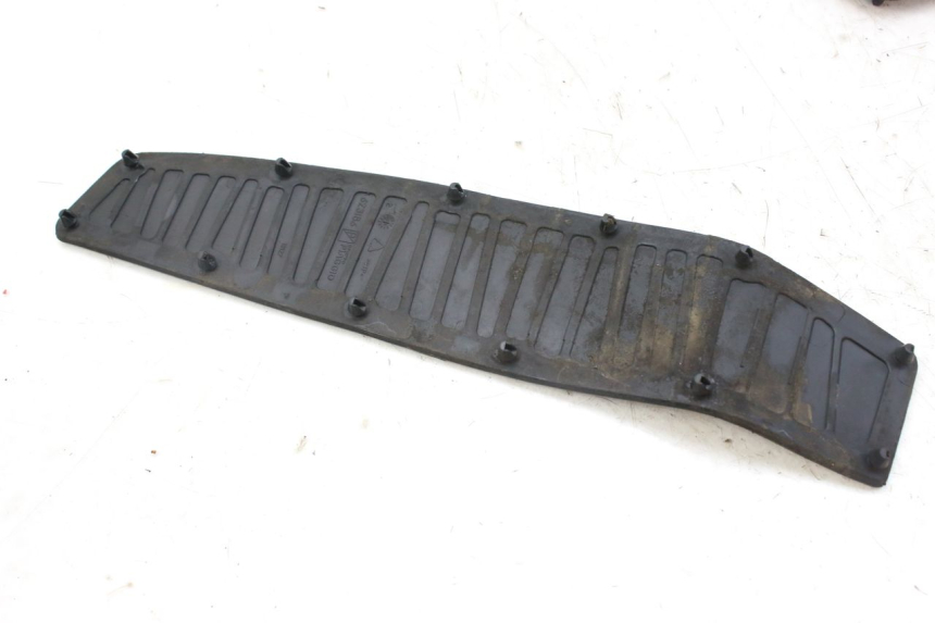 photo de FOOTBOARD MAT PIAGGIO MP3 RL 250 (2006 - 2010) - Technical close-up