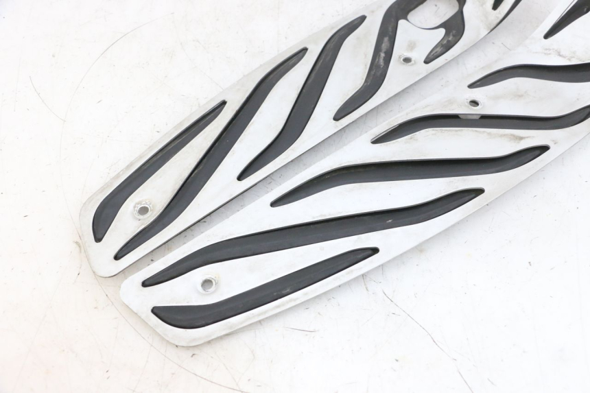 photo de FLOOR PANEL RUBBER PIAGGIO MP3 500 (2016 - 2018) - Technical close-up