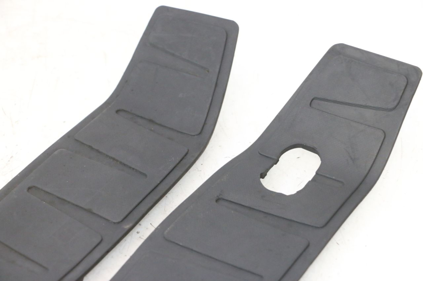 photo de FLOOR PANEL RUBBER PIAGGIO MP3 500 (2016 - 2018) - Alternative perspective