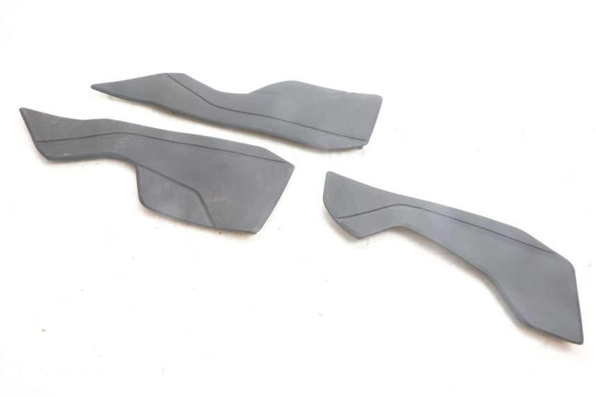 photo de FLOOR PANEL RUBBER YAMAHA N-MAX NMAX 125 (2021 - 2024) - Main view