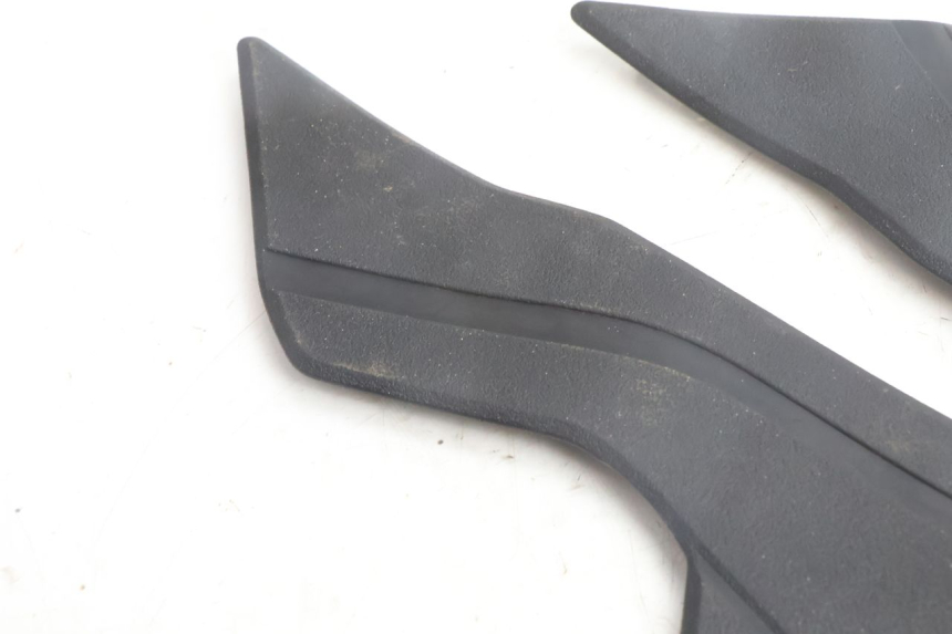 photo de FLOOR PANEL RUBBER YAMAHA N-MAX NMAX 125 (2021 - 2024) - Zoom on usage condition