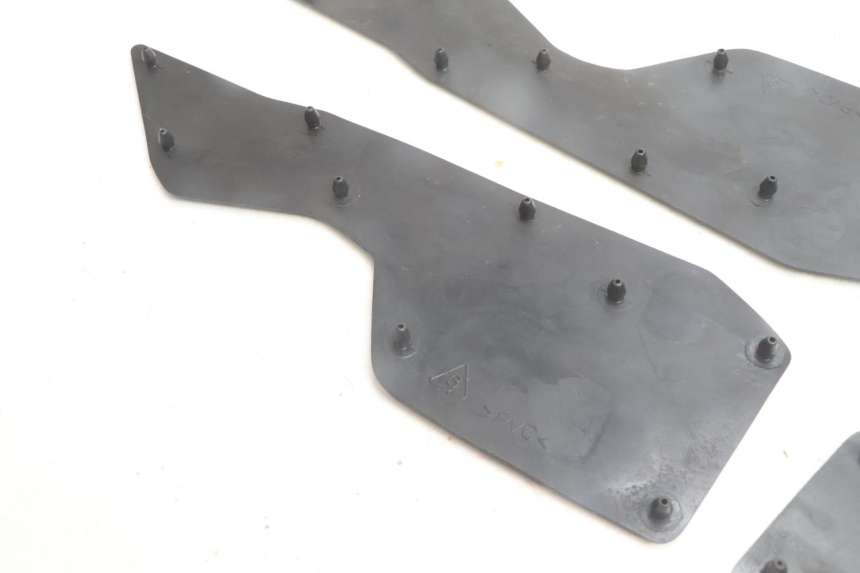 photo de FLOOR PANEL RUBBER YAMAHA N-MAX NMAX 125 (2021 - 2024) - Surface and material condition
