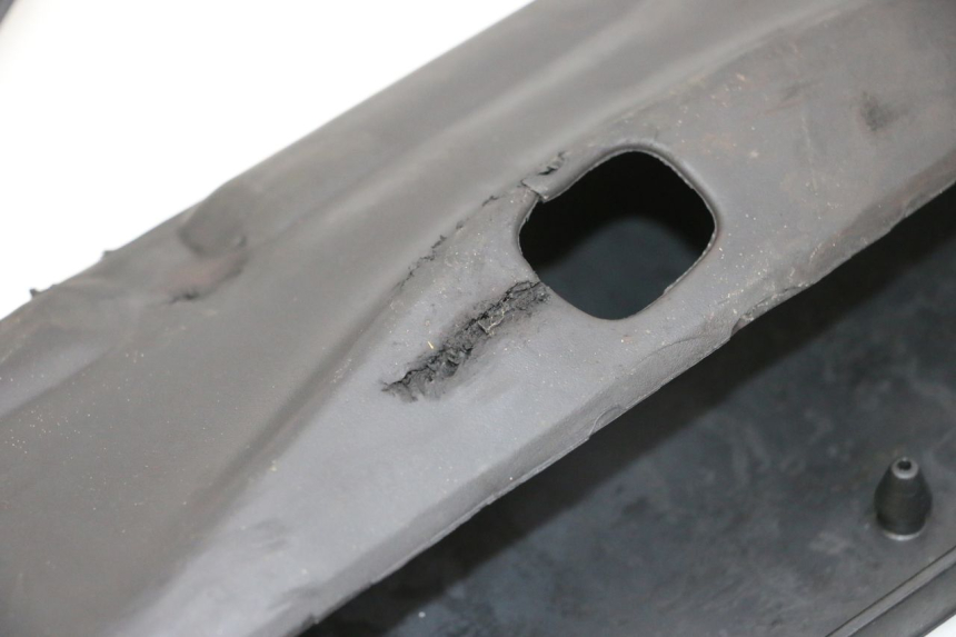 photo de FLOOR PANEL RUBBER YAMAHA NEO'S CORE 1 (2022 - 2026) - Distinctive features