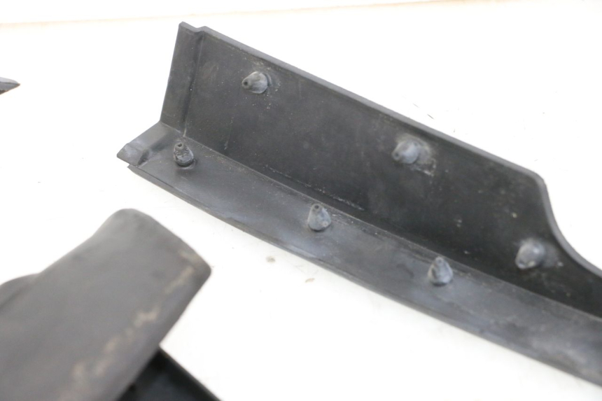 photo de FLOOR PANEL RUBBER YAMAHA NEO'S CORE 1 (2022 - 2026) - Supplementary product photo