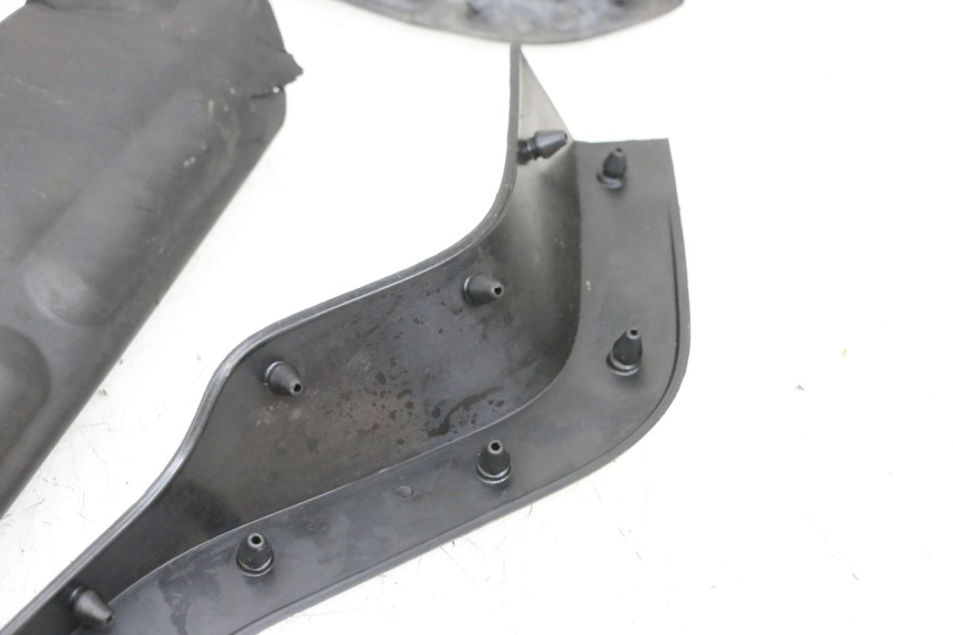 photo de FLOOR PANEL RUBBER YAMAHA NEO'S CORE 1 (2022 - 2026) - Focus on structure