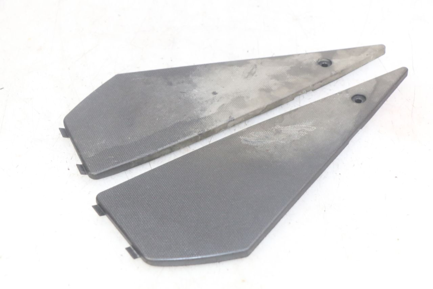 photo de FOOTBOARD MAT PIAGGIO NEW TYPHOON 50 (2010 - 2017) - Zoom on usage condition