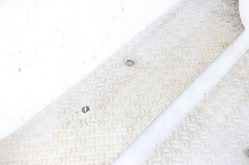 photo de FLOOR PANEL RUBBER PIAGGIO NRG POWER PUREJET 50 (2018 - 2021) - Surface and material condition