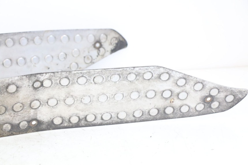 photo de FOOTBOARD MAT SELECT UP OCTALIS 125 (2007 - 2012) - Fixing points details