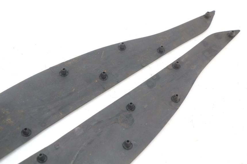 photo de FLOOR PANEL RUBBER HONDA PCX (JF28) 125 (2009 - 2011) - Fixing points details