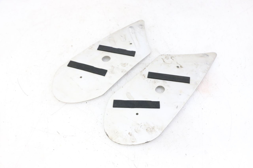 photo de FLOOR PANEL RUBBER PEUGEOT STREETZONE I 2T 50 (2018 - 2020) - Zoom on usage condition