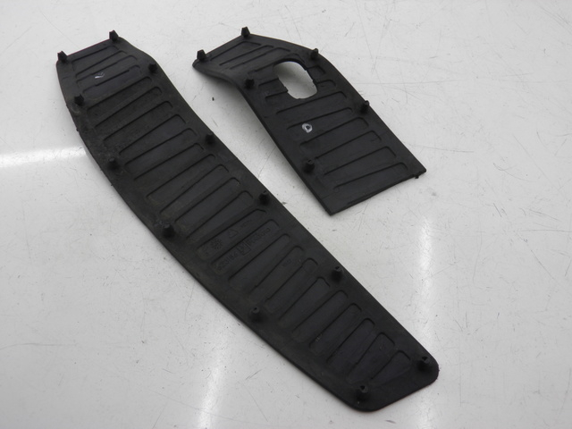 photo de FLOOR PANEL RUBBER PIAGGIO MP3 400 (2007 - 2009) - Alternative perspective