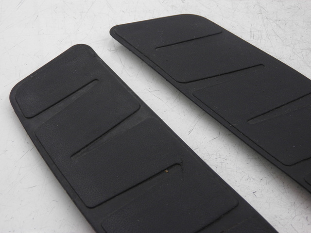 photo de FLOOR PANEL RUBBER PIAGGIO XEVO - X EVO 125 (2007 - 2017) - Technical close-up