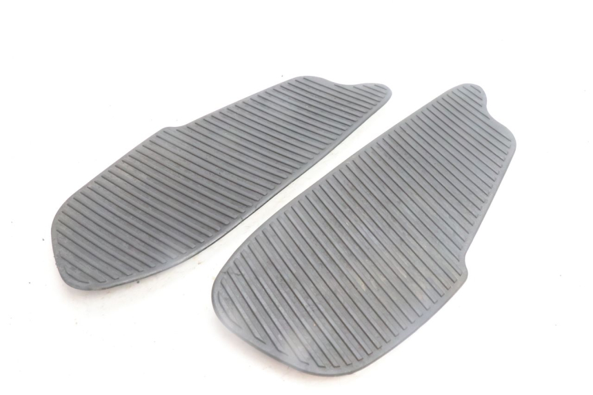 photo de FLOOR PANEL RUBBER GILERA RUNNER SP 50 (2002 - 2004) - Component detail