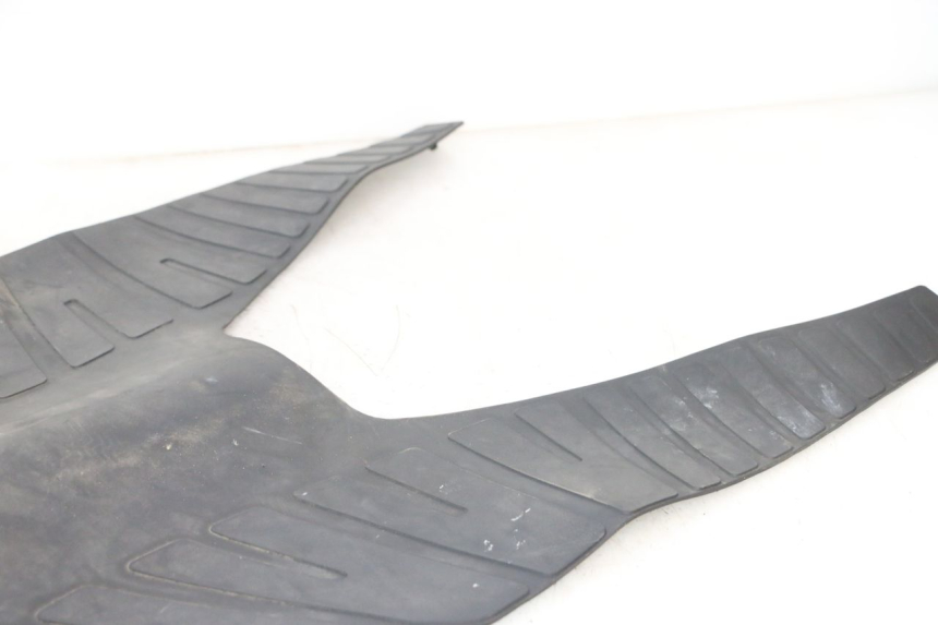 photo de FLOOR PANEL RUBBER DAELIM S2 125 (2006 - 2007) - Surface and material condition