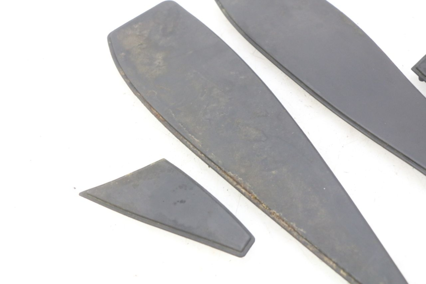 photo de FOOTBOARD MAT PEUGEOT SATELIS COMPRESSOR K15 125 (2006 - 2009) - Zoom on usage condition