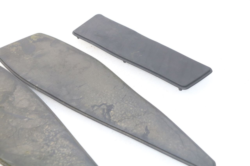 photo de FLOOR PANEL RUBBER PEUGEOT SATELIS 300 (2012 - 2015) - Zoom on usage condition