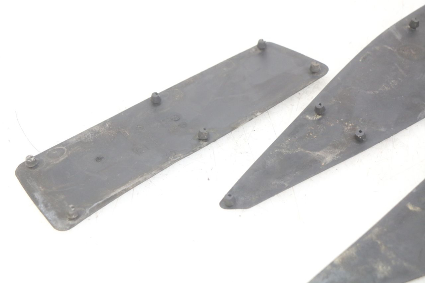 photo de FOOTBOARD MAT PEUGEOT SATELIS 125 (2006 - 2009) - Zoom on usage condition