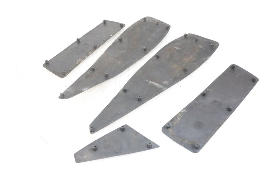 photo de FOOTBOARD MAT PEUGEOT SATELIS 125 (2006 - 2009) - Zoom on usage condition