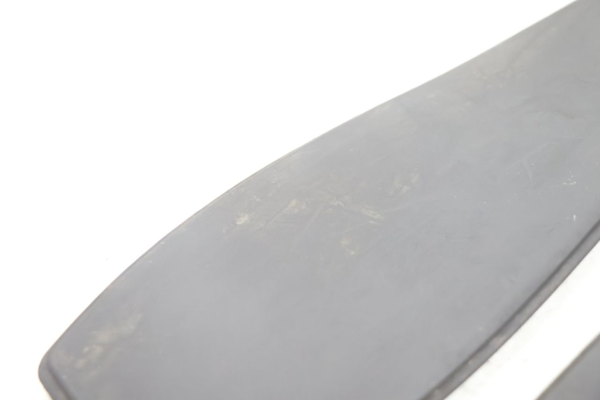 photo de FOOTBOARD MAT PEUGEOT SATELIS 125 (2006 - 2009) - Surface and material condition