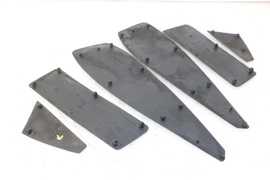 photo de FOOTBOARD MAT PEUGEOT SATELIS 125 (2006 - 2009) - Fixing points details