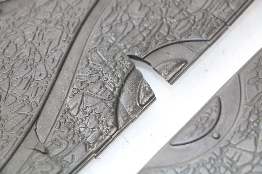 photo de FLOOR PANEL RUBBER APRILIA SCARABEO GT 125 (1999 - 2007) - Alternative perspective