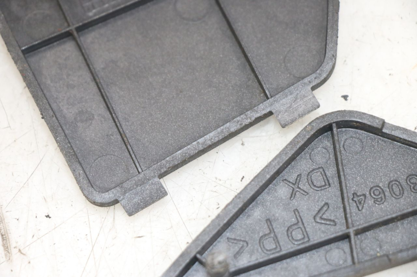 photo de FOOTBOARD MAT APRILIA SR 2T 50 (2012 - 2017) - Zoom on usage condition