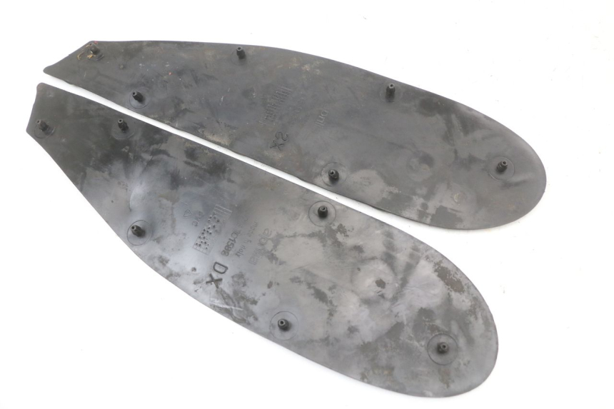 photo de FLOOR PANEL RUBBER APRILIA SR CARB LC 2T 50 (2004 - 2012) - Alternative perspective