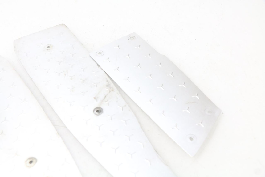 photo de FLOOR PANEL RUBBER RAZZO STEED 125 (2012 - 2018) - Alternative perspective