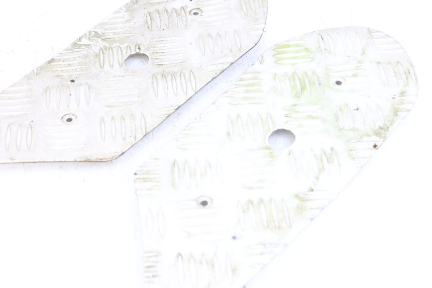 photo de FLOOR PANEL RUBBER PEUGEOT STREETZONE 2T 50 (2014 - 2019) - Zoom on usage condition