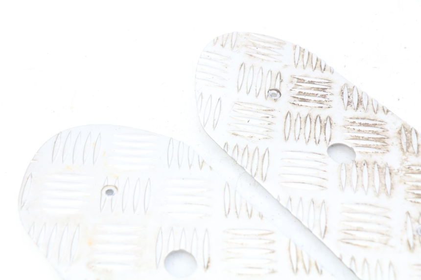 photo de FOOTBOARD MAT PEUGEOT STREETZONE 4T 50 (2018 - 2023) - Alternative perspective