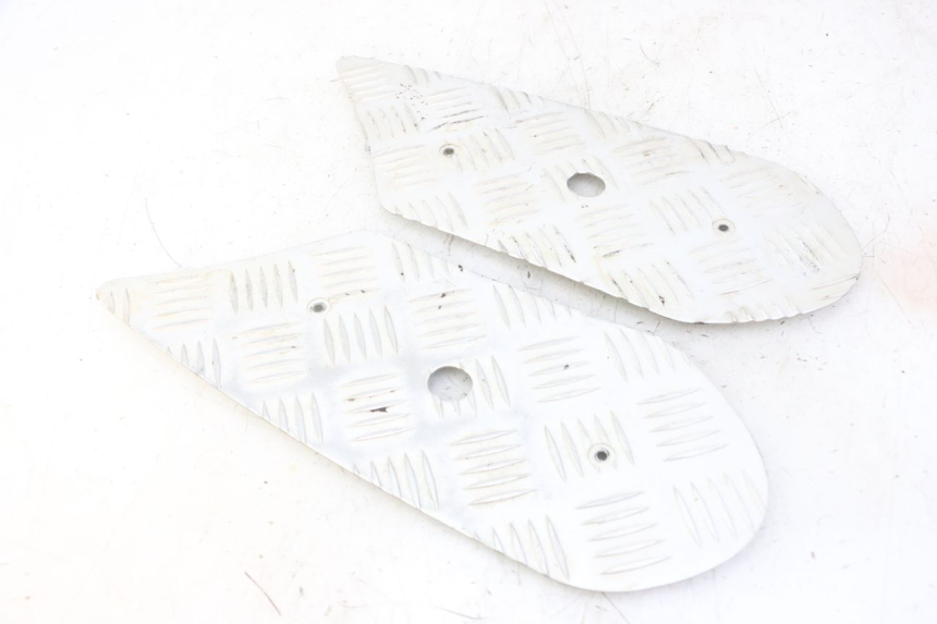 photo de FLOOR PANEL RUBBER PEUGEOT STREETZONE I NAKED 2T 50 (2018 - 2020) - Main view