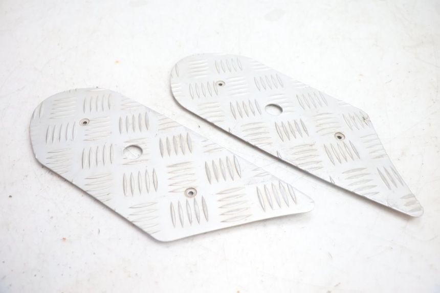 photo de FLOOR PANEL RUBBER PEUGEOT STREETZONE NAKED 2T 50 (2014 - 2018) - Main view