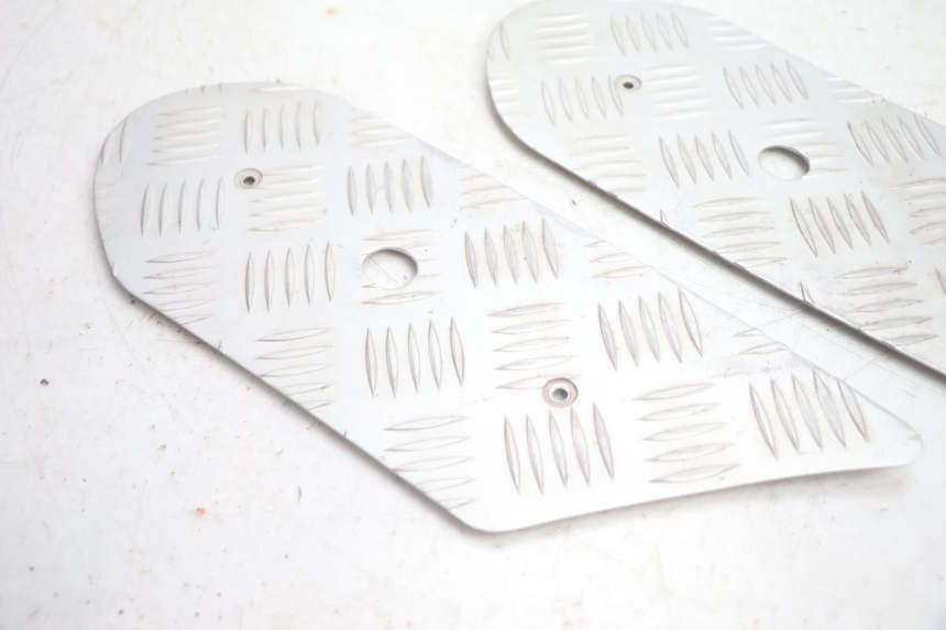 photo de FLOOR PANEL RUBBER PEUGEOT STREETZONE NAKED 2T 50 (2014 - 2018) - Component detail