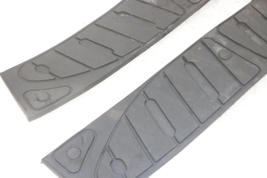 photo de FLOOR PANEL RUBBER PIAGGIO SUPER LX 125 (2000 - 2003) - Surface and material condition