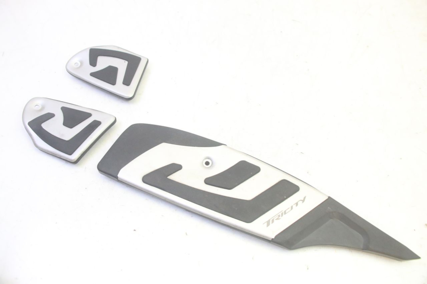 photo de FLOOR PANEL RUBBER YAMAHA TRICITY 300 (2020 - 2024) - Main view