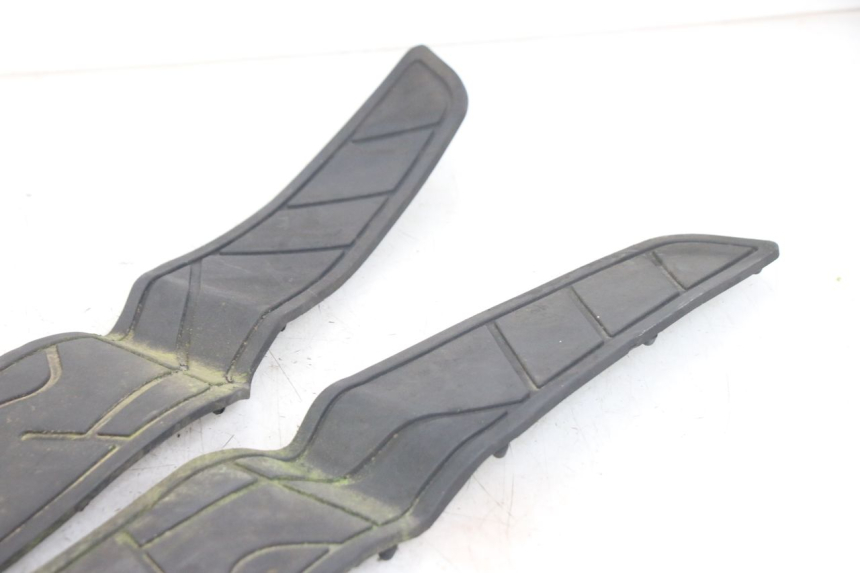 photo de FLOOR PANEL RUBBER KYMCO X-CITING XCITING 400 (2014 - 2018) - Technical close-up