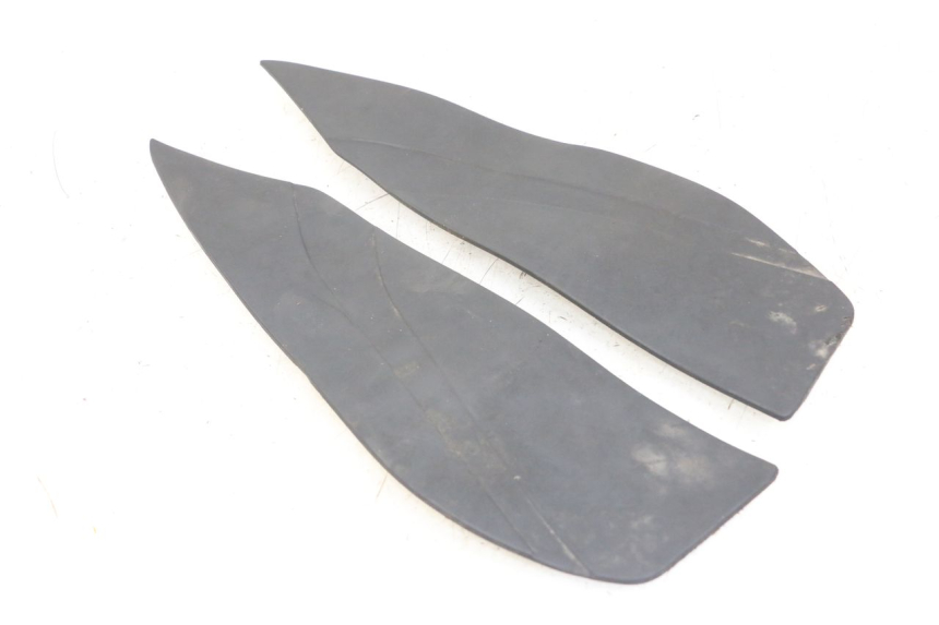 photo de FOOTBOARD MAT YAMAHA XMAX X-MAX ABS 125 (2017 - 2020) - Zoom on usage condition