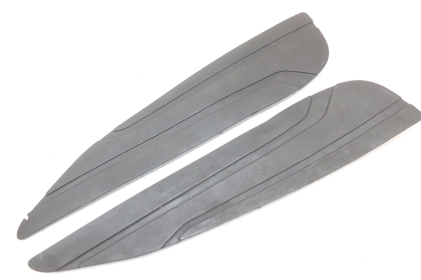 photo de FOOTBOARD MAT YAMAHA X-MAX XMAX 125 (2010 - 2013) - Component detail