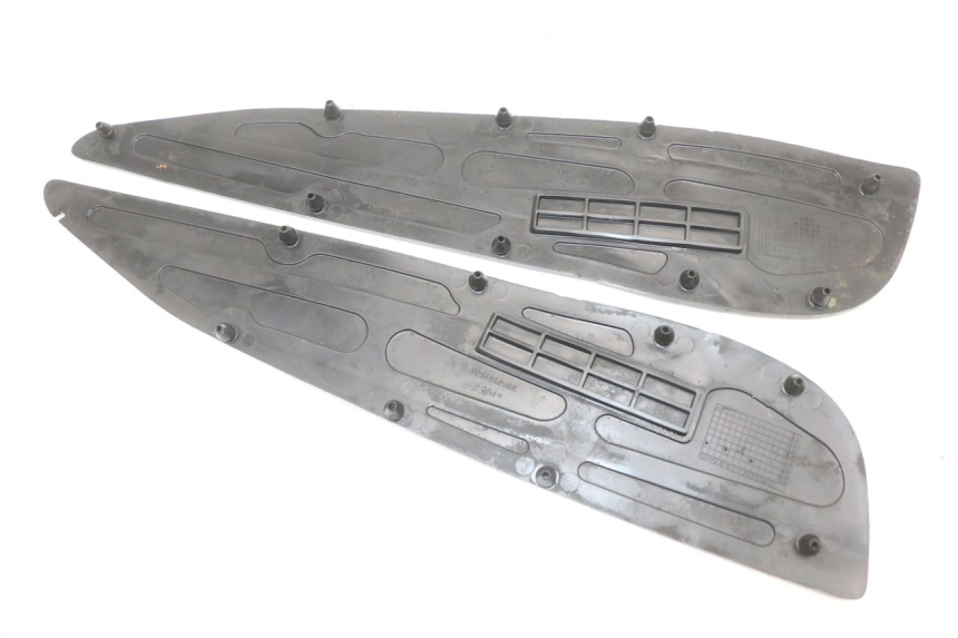 photo de FOOTBOARD MAT YAMAHA X-MAX XMAX 125 (2010 - 2013) - Technical close-up