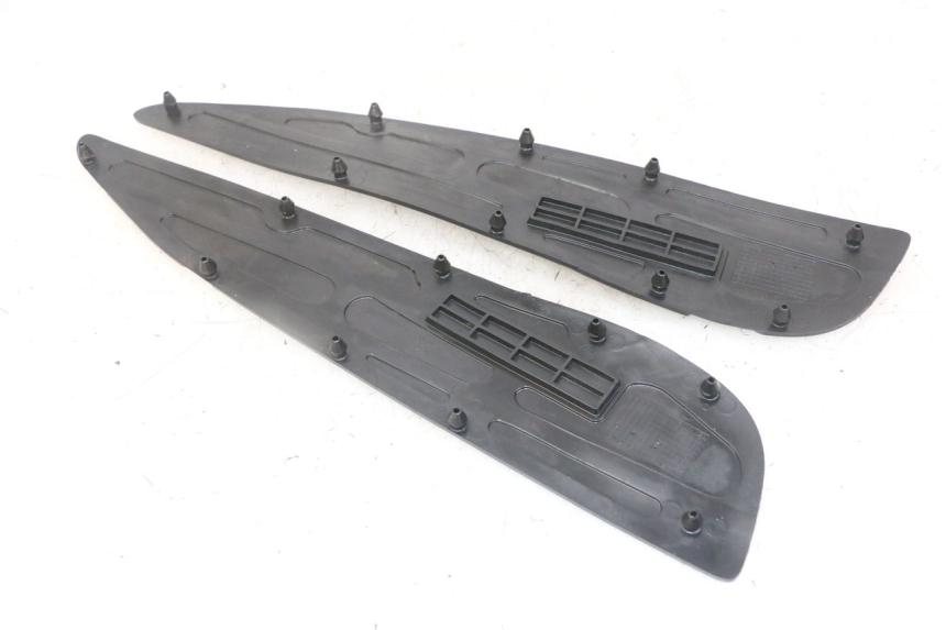 photo de FOOTBOARD MAT YAMAHA X-MAX XMAX 125 (2010 - 2013) - Zoom on usage condition